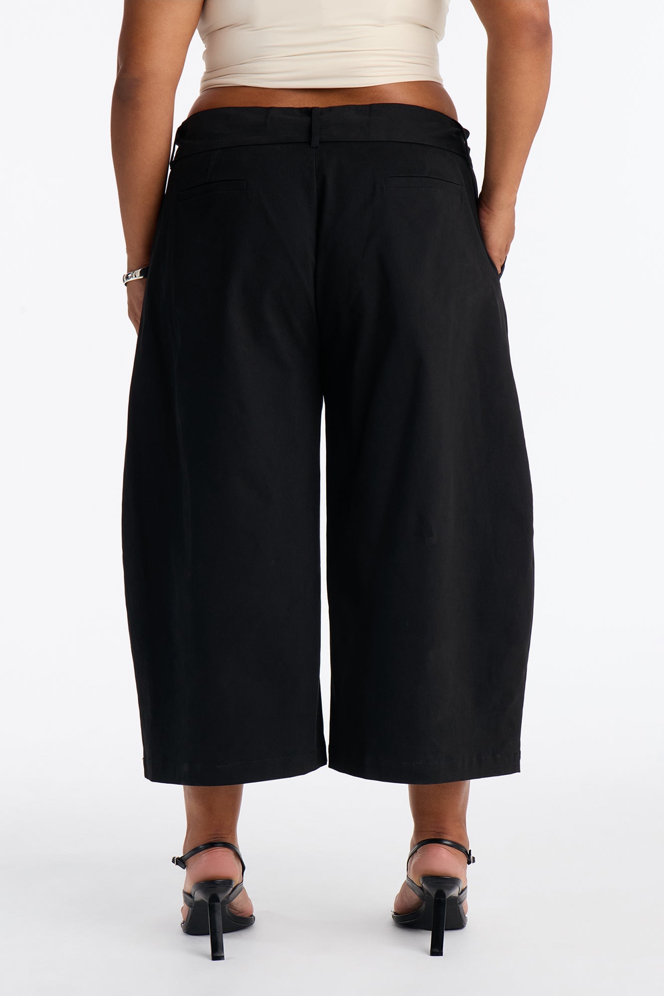 Charity Mid Rise Culotte Barrel Leg Pant - Black