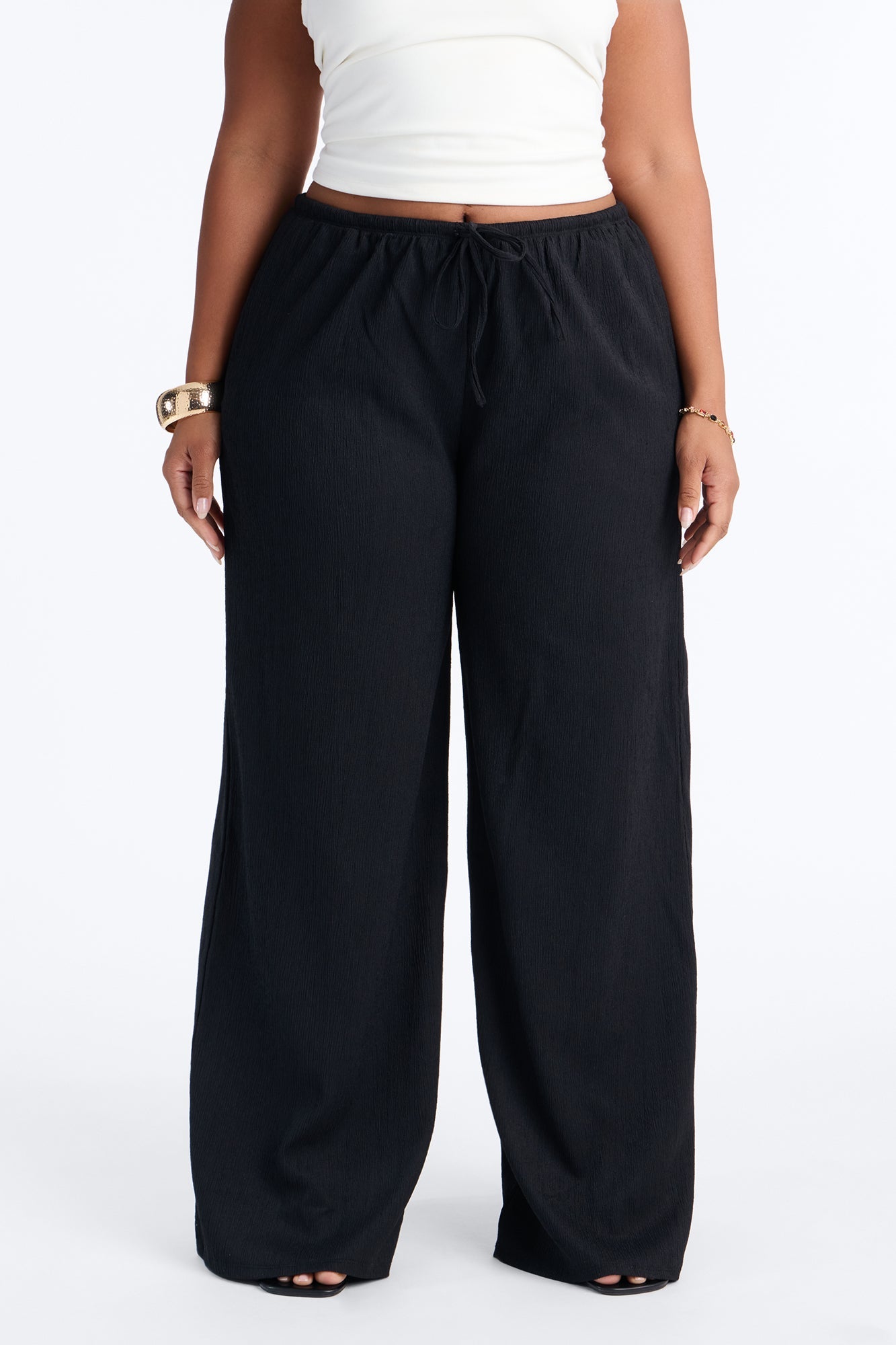 Sadie Low Rise Textured Wide Leg Pant 33″ - Black