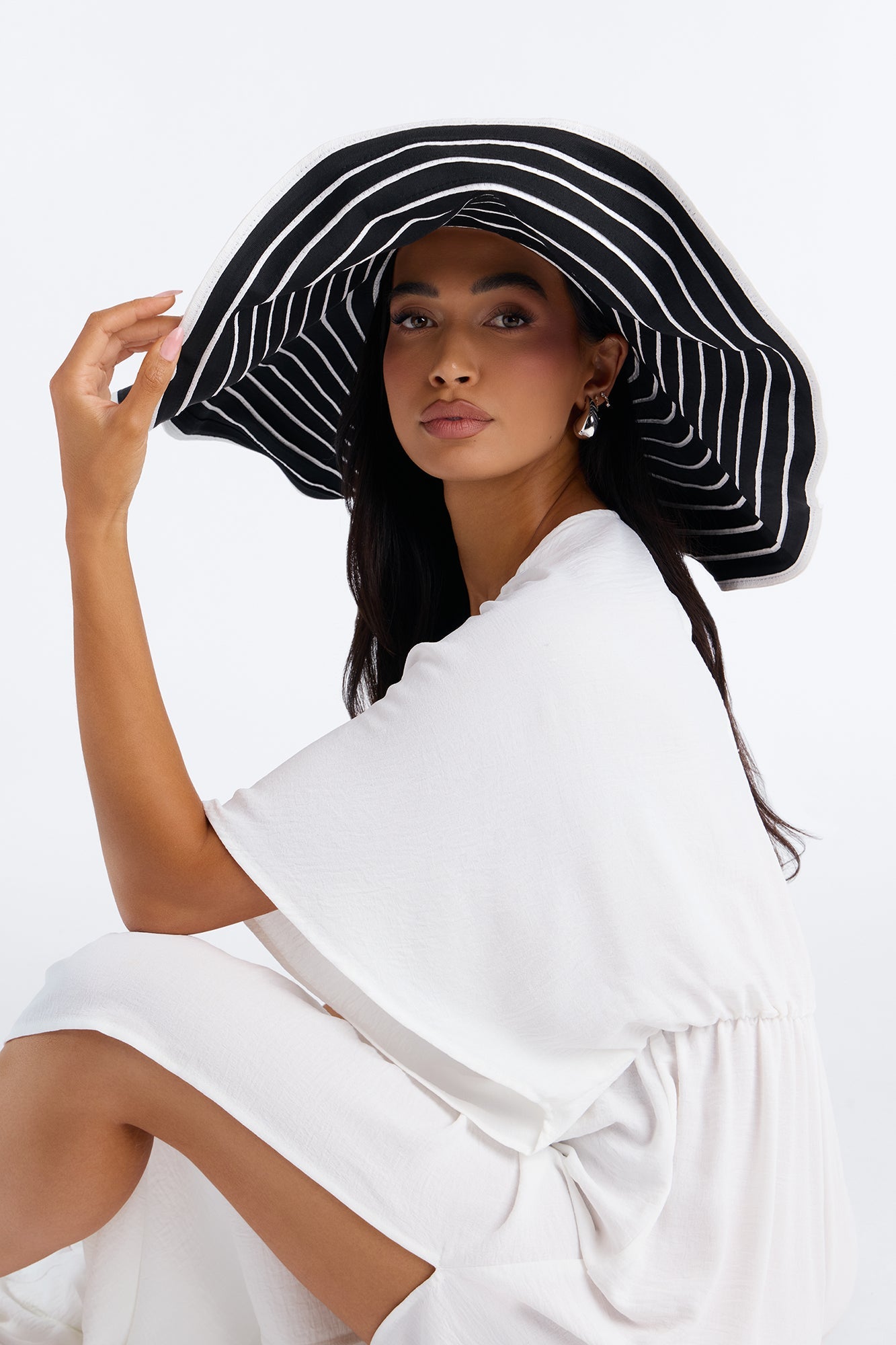 Drama On The Beach Sun Hat - Black/White