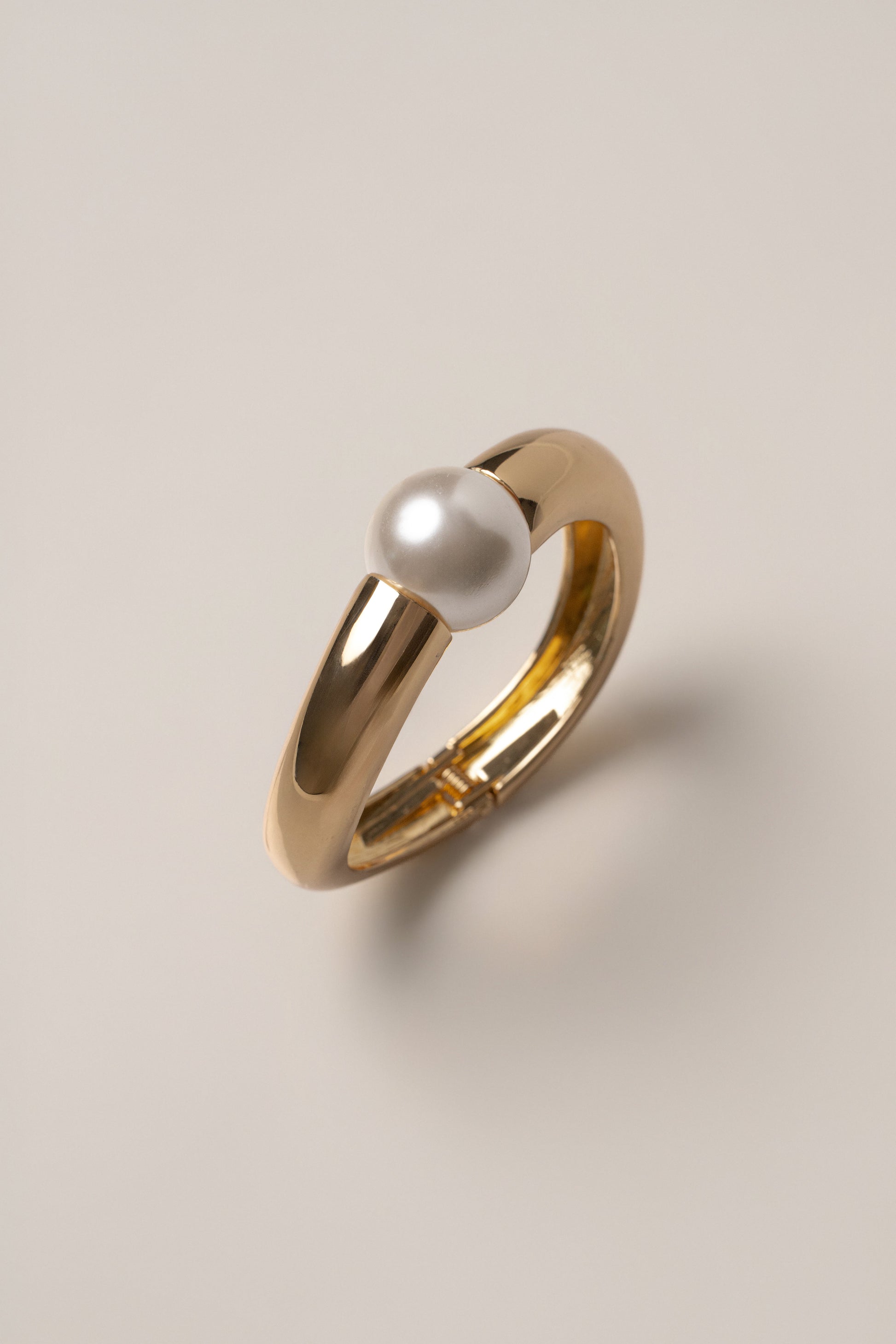 Gold Britt Pearl Bracelet JLUXLABEL