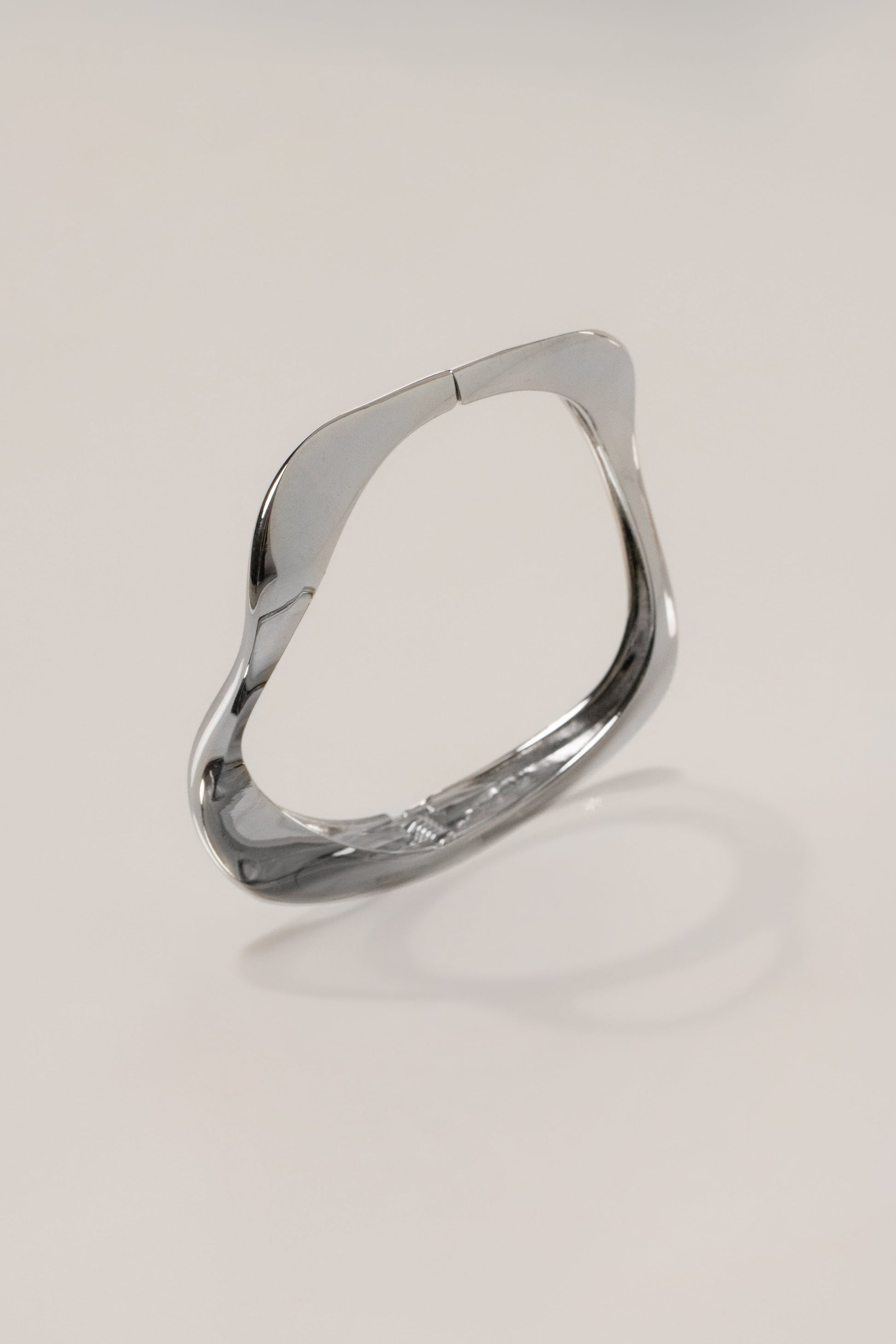 Silver Wavy Hinge Bracelet JLUXLABEL