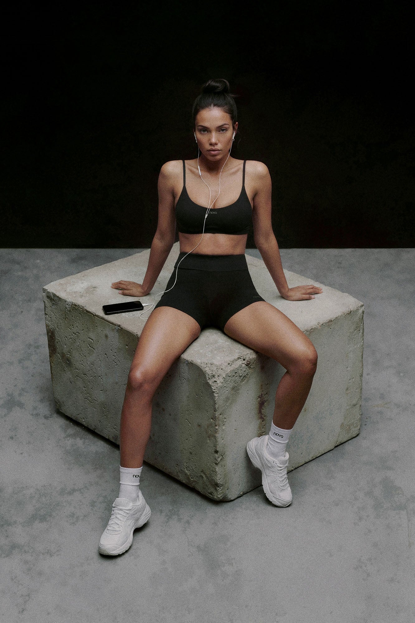 CloudForm™ Strappy Back Sports Bra - Black