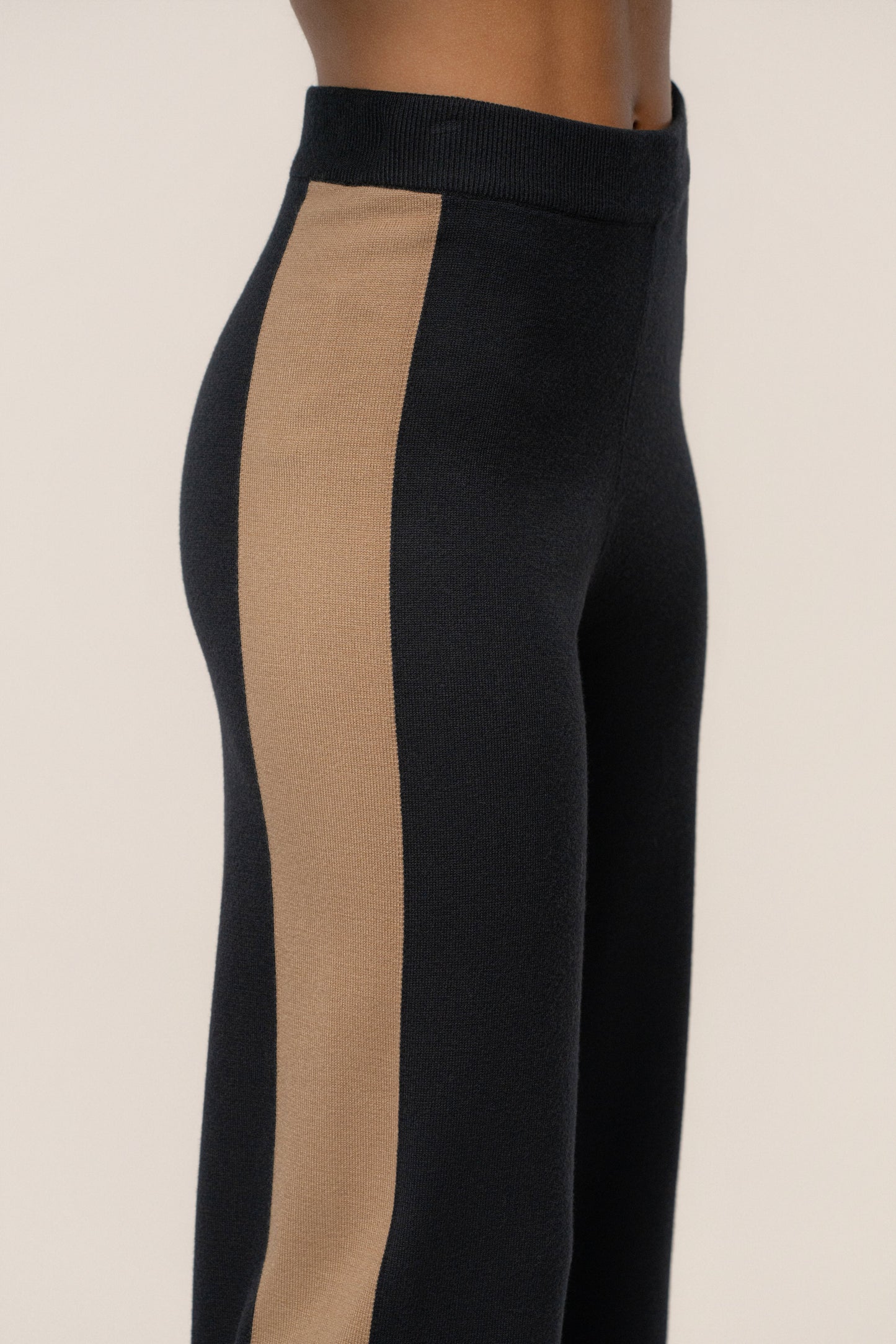 Black Chasing Fall Contrast Pant