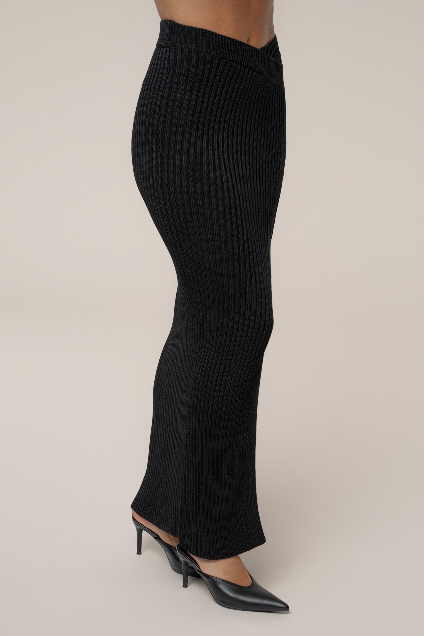 Black Hamptons Ribbed Slit Skirt